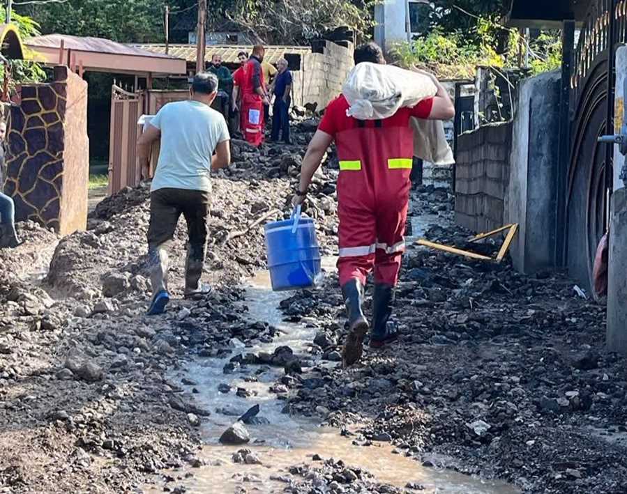 امداد‌رسانی به ۳۳ خانوار سیل‌زده مازندران